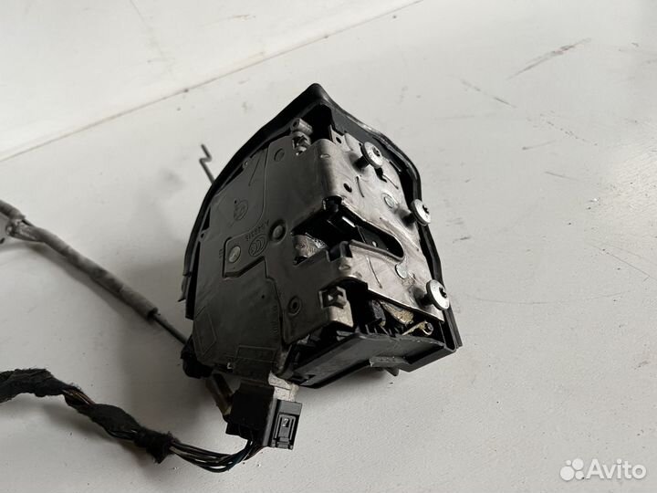 BMW X5 Е 53 замок двери задний левый