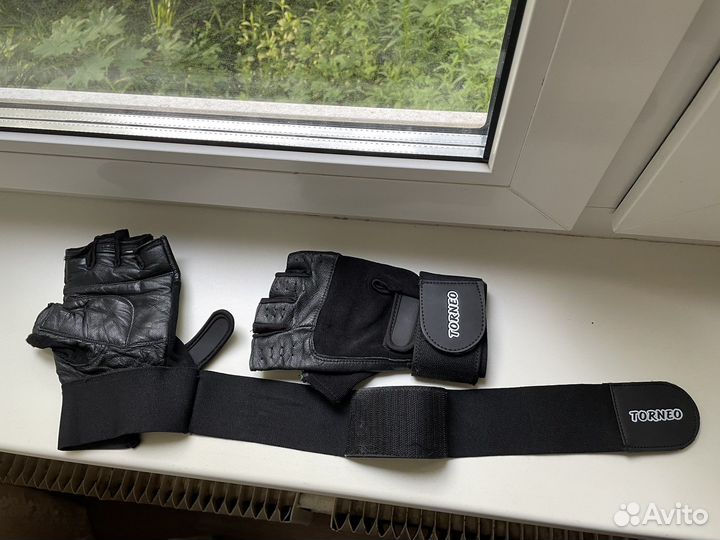 Перчатки атлетические с фиксатором torneo