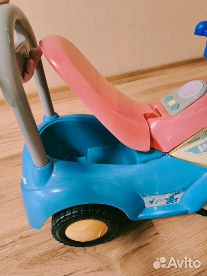Машина-каталка для малышей