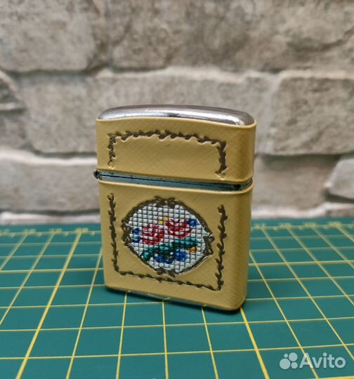 Винтажная зажигалка Revolt