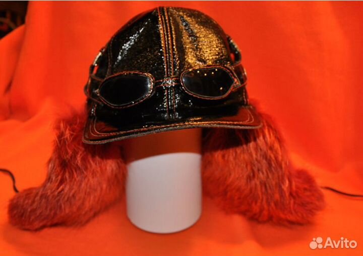 Бейсболка черная лаковая из кожи и меха 