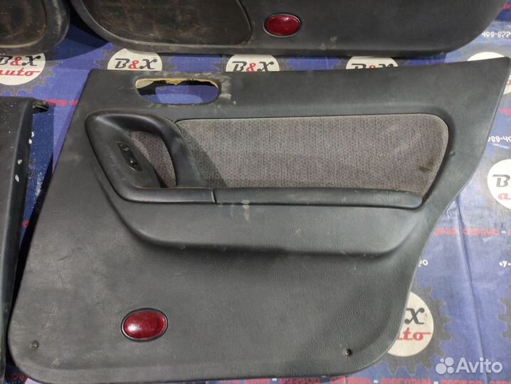 Обшивки дверей Mazda Xedos 9