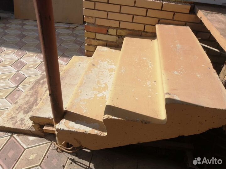 Железобетонные лестница пятиступенчатая