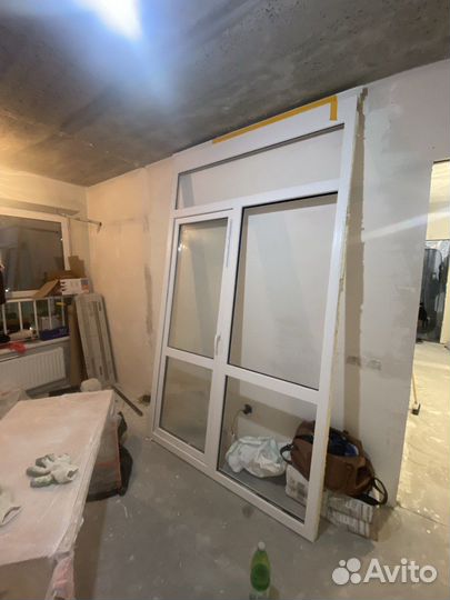 Балконная дверь с окном