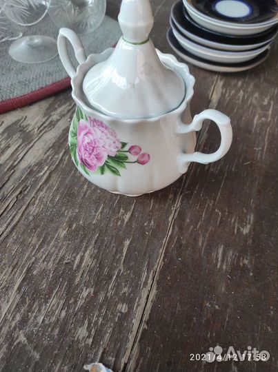 Посуда. Рюмки, фужеры, стаканы, вазы, сахарница