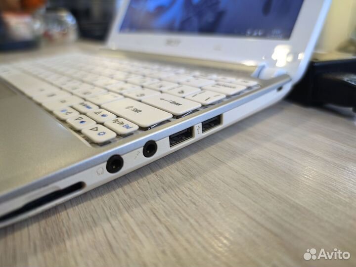 Нетбук Acer Aspire One (4 ядра/2 гига)