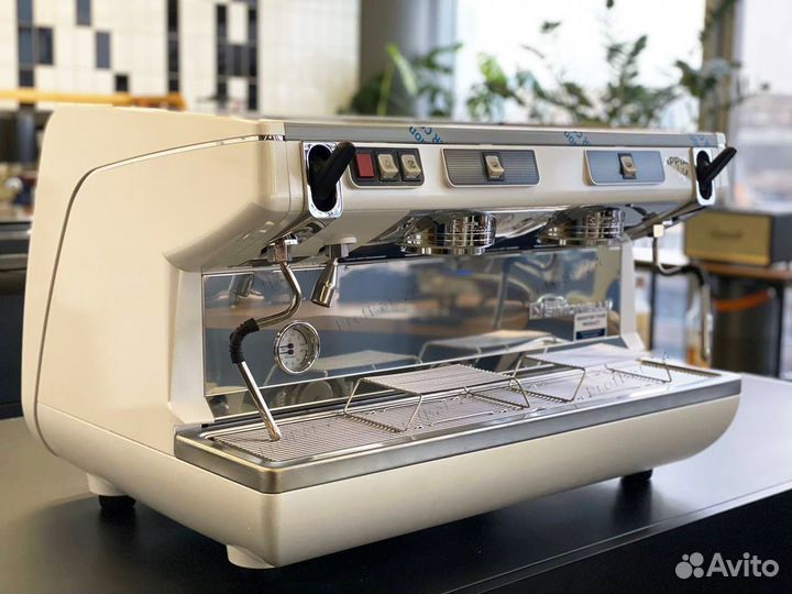 Кофемашина Nuova Simonelli Appia Life 2 GrS Б/У