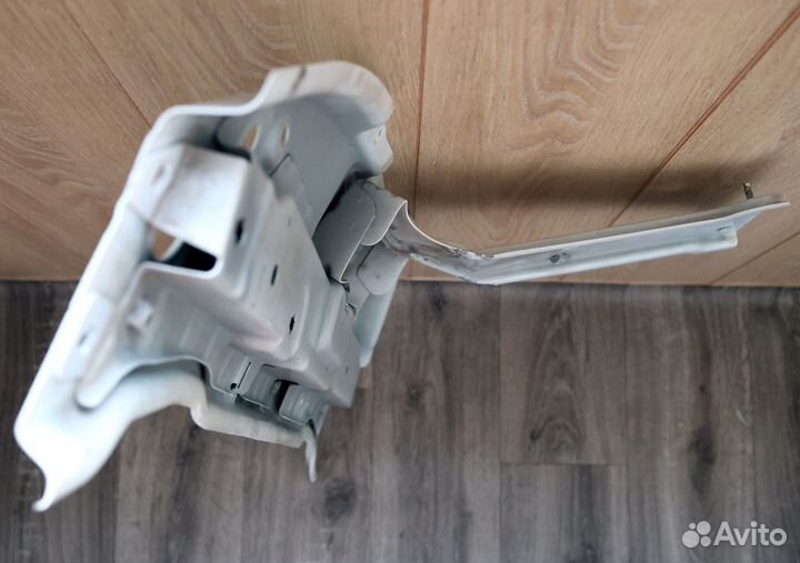 Панель рамки радиатора Renault Arkana 625103787R