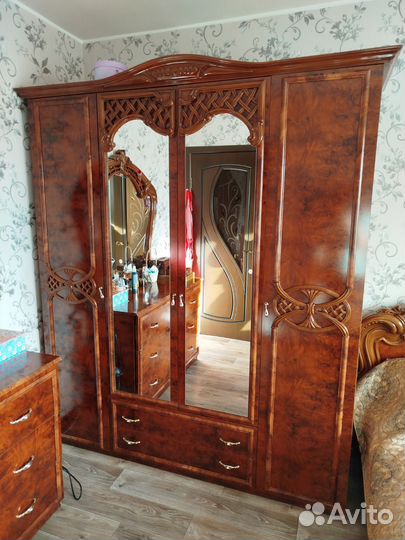 Спальный гарнитур