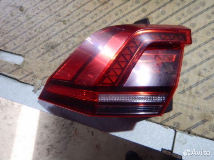 Фонарь задний левый внешний Volkswagen Tiguan 2