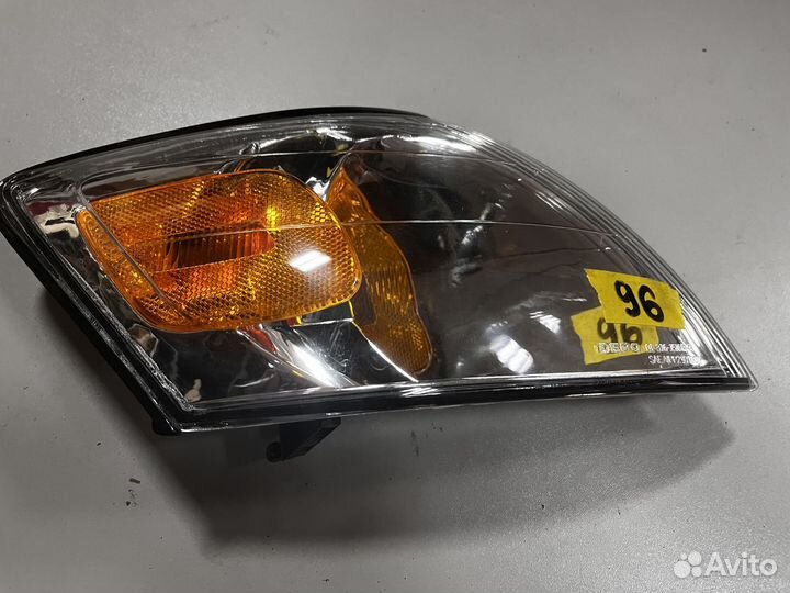 Указатель поворота правый mazda MPV II (LW)