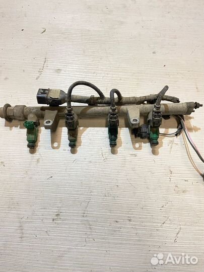 Топливная форсунка рампа KIA RIO 2 JB 1.4 g4ee