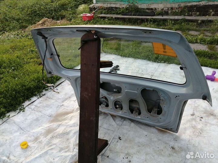 Дверь багажника мазда демио