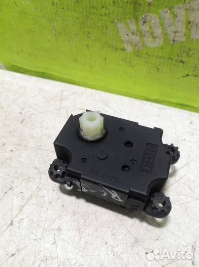 Моторчик заслонки отопителя Рено Сценик 2
