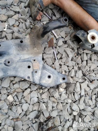 Балка подмоторная Mitsubishi Outlander XL MN100292