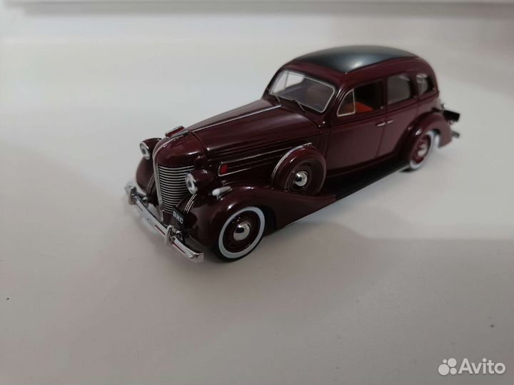 Модель автомобиля 1:43