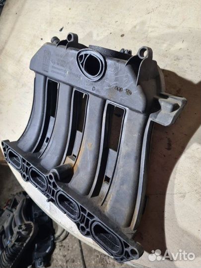 Коллектор впускной Renault Symbol седан 2006