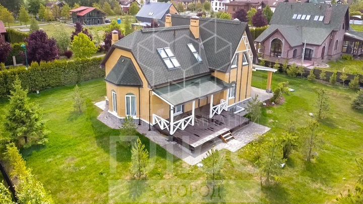 Дом 400 м² на участке 15 сот.