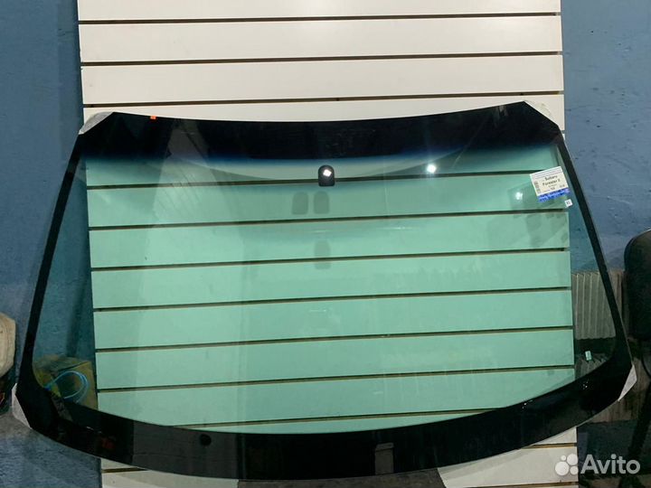 Лобовое стекло на Субару Форестер