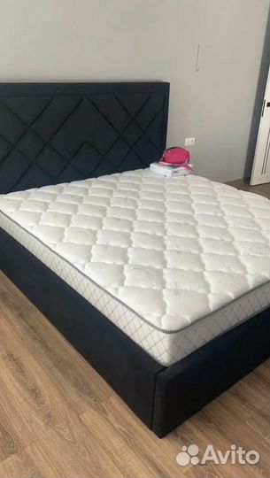 Кровать двуспальная с подъёмным механизмом