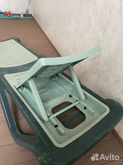 Шезлонг лежак пластиковый