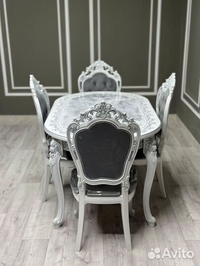 Стол и стулья в гостиную. В наличии