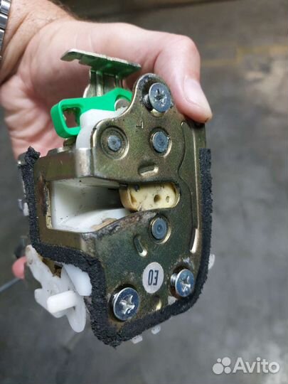 Замок двери Honda accord 7