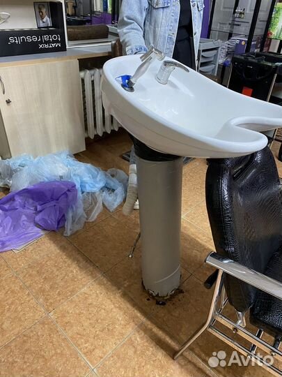 Раковина на подставке для парикмахерской