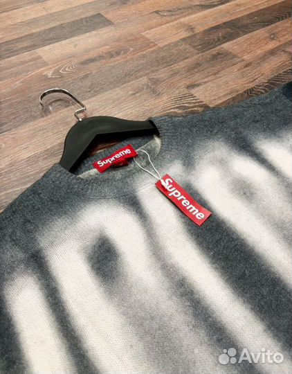 Свитер supreme blurred logo sweater