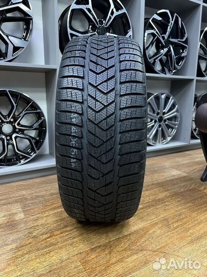 Pirelli Winter Sottozero 3 225/40 R19 93H