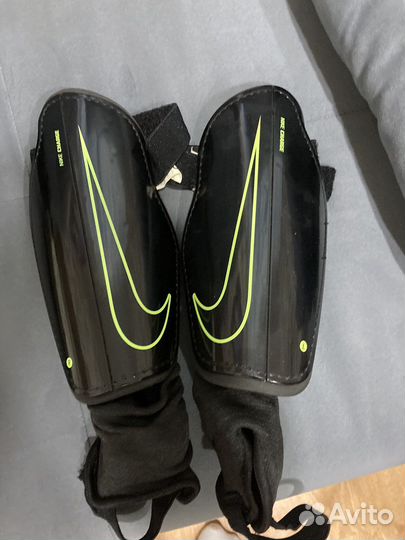 Футбольные щитки