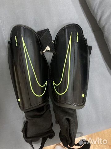 Футбольные щитки