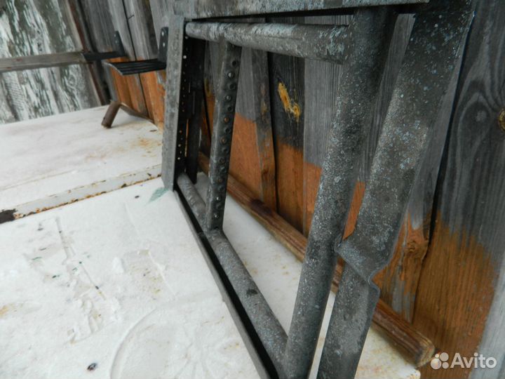 Металлическая лестница с салазками для фургона