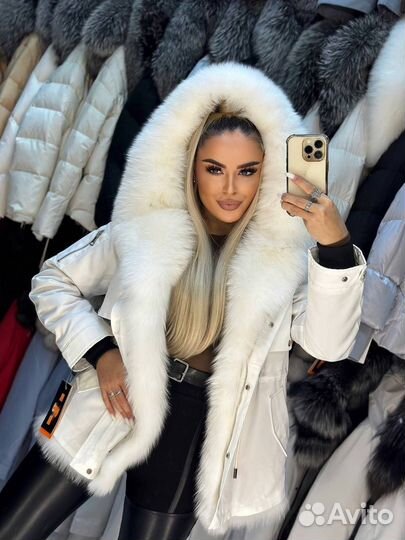Парка белая с песцом и утеплителем кролик