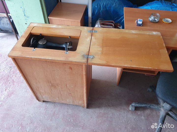 Продам Швейную Машинку 2М.3 с ножным приводом