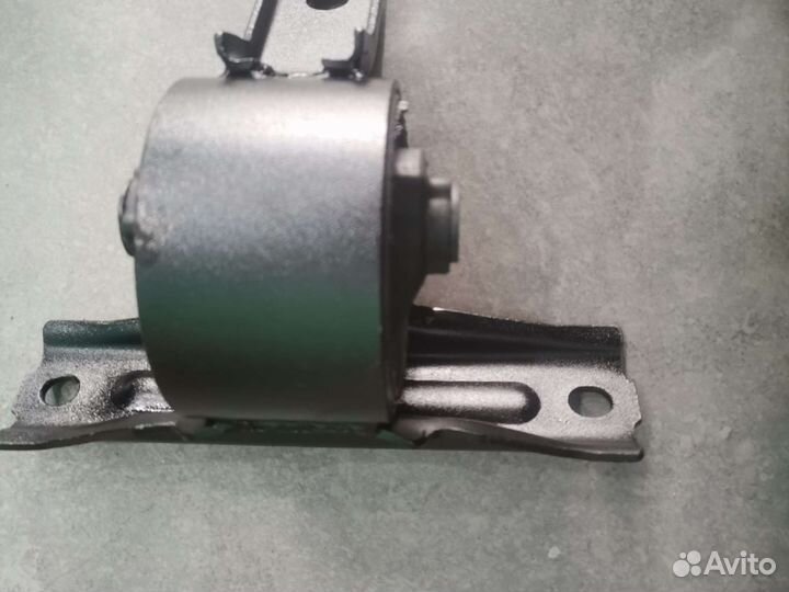 Подушка двигателя правая mmcyrh лансер /аутлендер