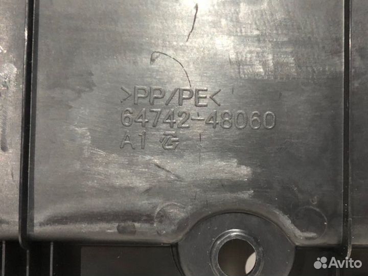 Обшивка багажника задняя левая Lexus Rx 350