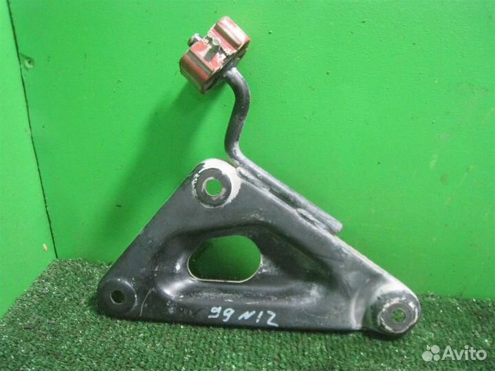 Кронштейн подрамника правый Opel astra H 2010