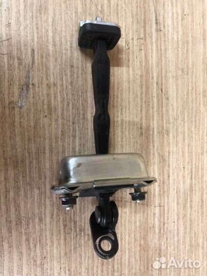 Ограничитель двери задний правый Ssangyong Actyon