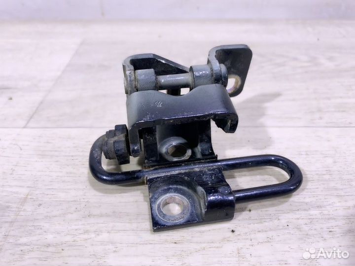 Петля двери задняя правая Volkswagen Jetta седан