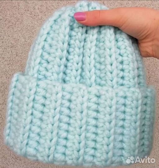 Зимняя вязаная шапка ручная работа