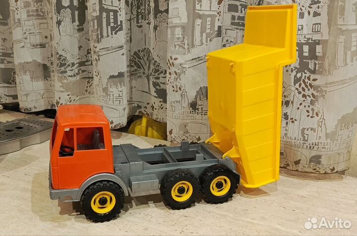 Игрушка грузовик