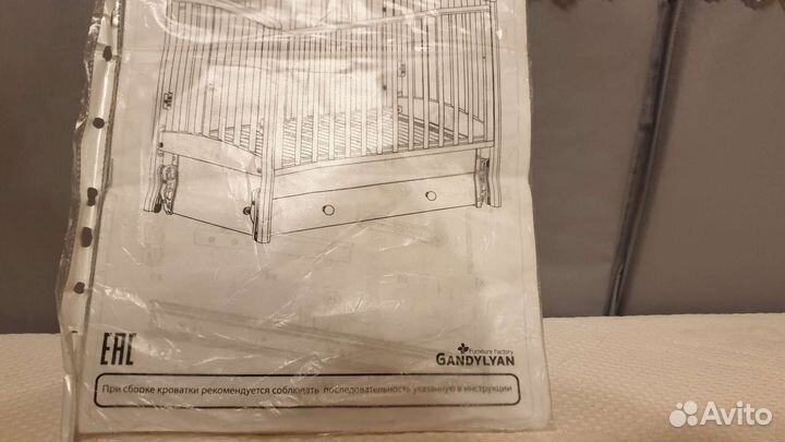 Детская кровать для новорожденных с маятником