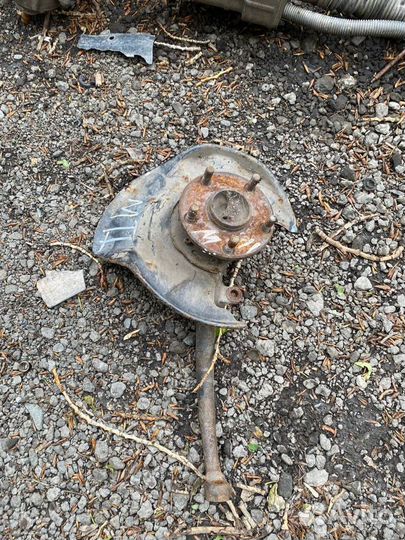 Кулак поворотный передний правый Toyota Mark II VI