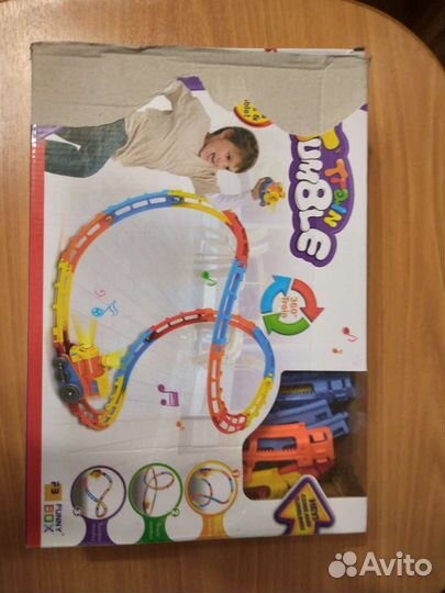 Пластмассовая Дорога, паровозик светится