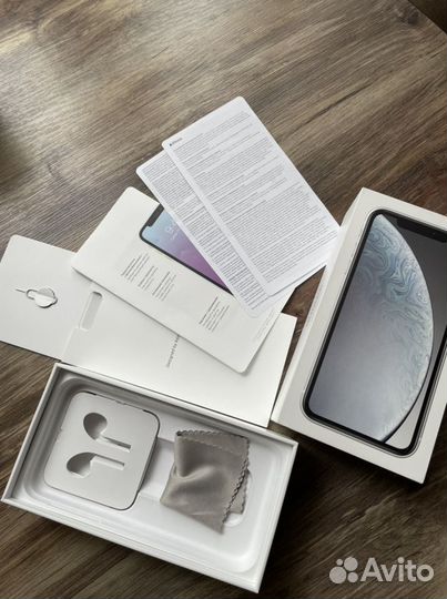 Коробка от iPhone xr и чехлы
