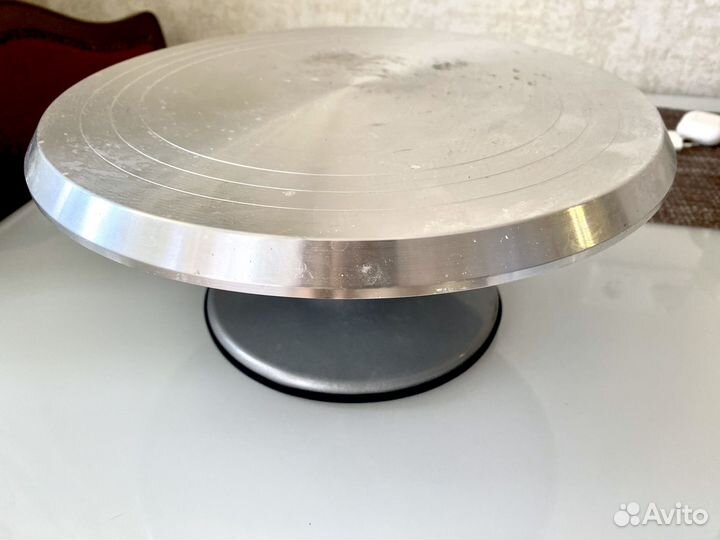 Подставка металлическая поворотная для торта
