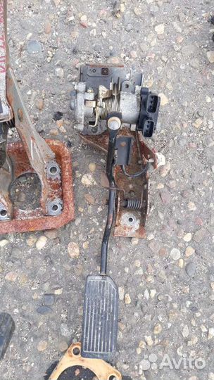 Электронная педаль газа Nissan sunny b15 диз. yd22