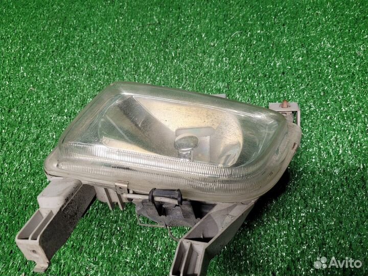Фара противотуманная правая Mazda 323