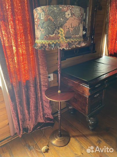 Торшер на деревянной ножке, винтаж